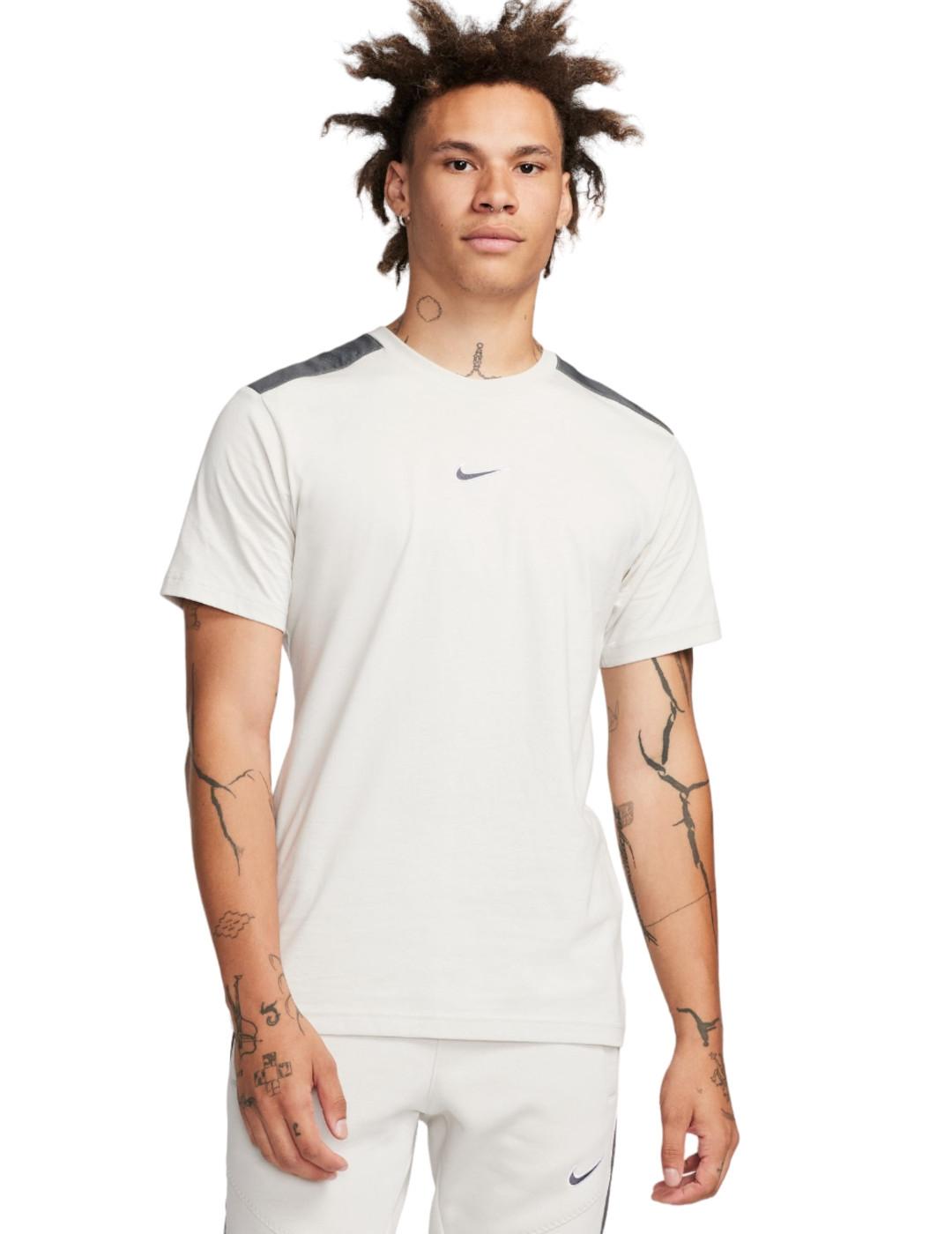 Camisetas nike shop beige